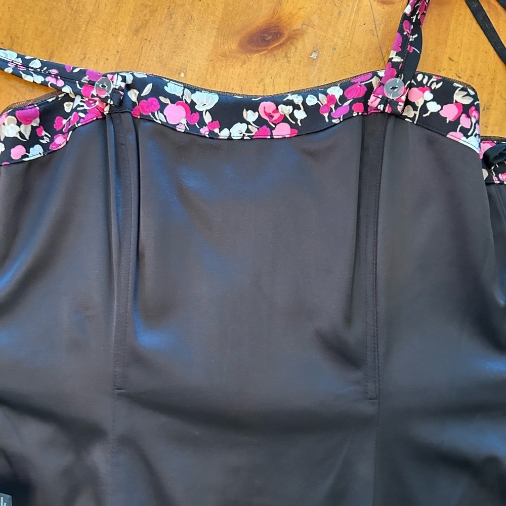 White House Black Market Corset Floral Top. - Picture 7 of 15